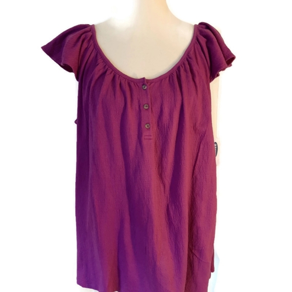 Old Navy Tops - NWT Old Navy XXL Magenta Sleeveless Blouse